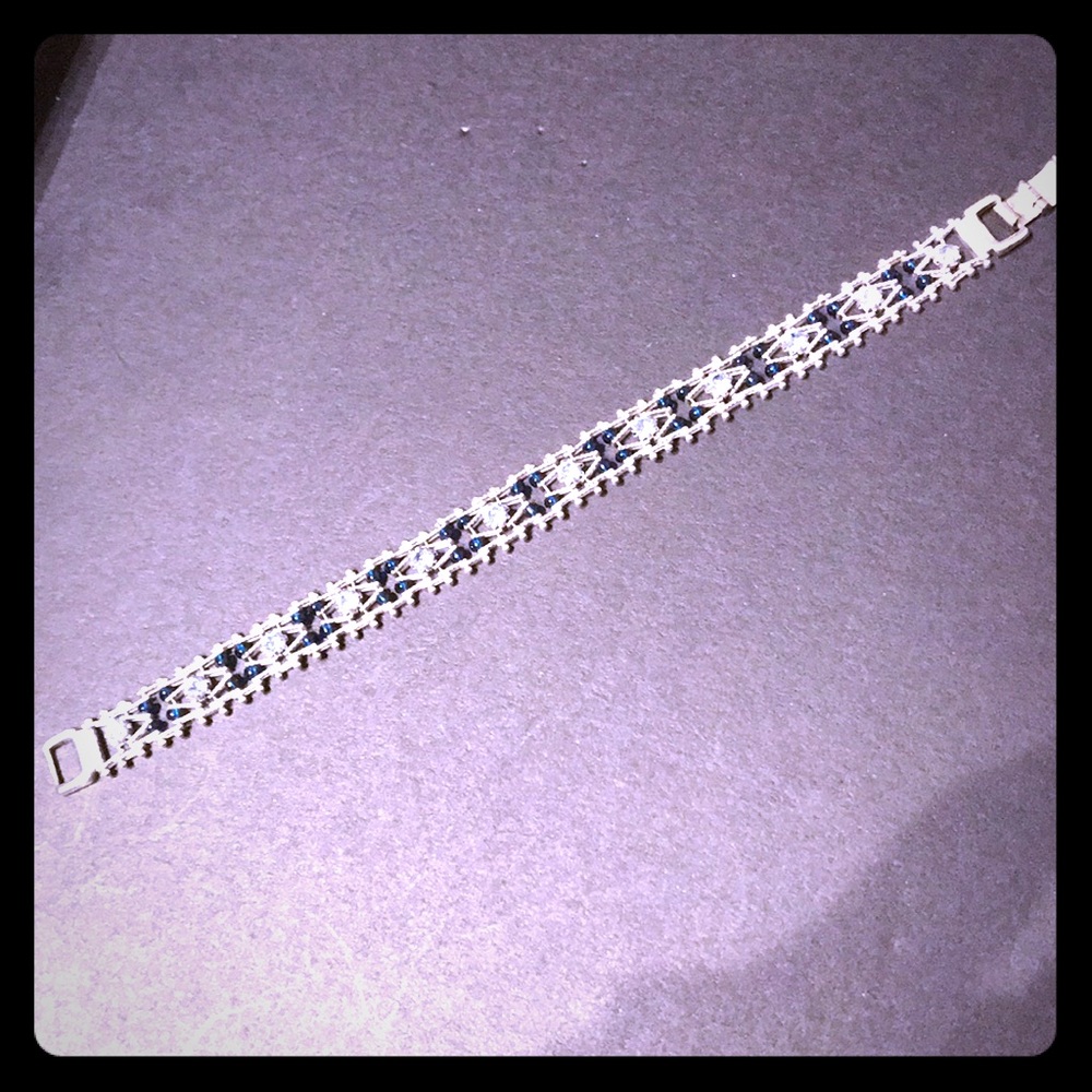 Stainless steel blue crystal bracelet
